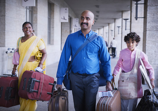 Sushila Sara Mai, Murali Perumal, Shan Robitzky (v.l.n.r.) in "Träume sind wie wilde Tiger" (2021); Quelle: Wild Bunch Germany, DFF, © 2021 Wild Bunch Germany, NFP neue film produktion