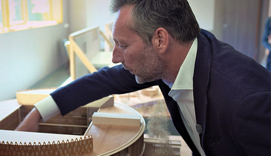 David-Ruben Thies in "Vier Sterne Plus" (2021); Quelle: Filmfestival Max Ophüls Preis 2022, © Carsten Waldbauer