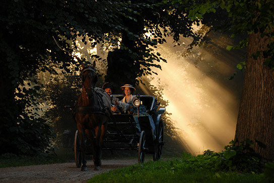 Martin Feifel, Jessica Schwarz (v.l.n.r.) in "Buddenbrooks" (2008); Quelle: Warner Bros. Pictures Germany, DFF, © Warner Bros., Foto: Stefan Falke