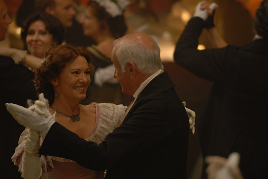 Iris Berben, Armin Mueller-Stahl (vorne, v.l.n.r.) in "Buddenbrooks" (2008); Quelle: Warner Bros. Pictures Germany, DFF, © Warner Bros., Foto: Stefan Falke