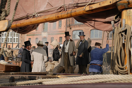 Justus von Dohnányi (2.v.r.), Armin Mueller-Stahl (3.v.r.) in "Buddenbrooks" (2008); Quelle: Warner Bros. Pictures Germany, DFF, © Warner Bros., Foto: Stefan Falke