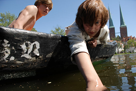 Raban Bieling (rechts) in "Buddenbrooks" (2008); Quelle: Warner Bros. Pictures Germany, DFF, © Warner Bros., Foto: Stefan Falke