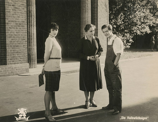 Georgia Lind (links) in "Die Halbwüchsigen" (1929), Quelle: DFF