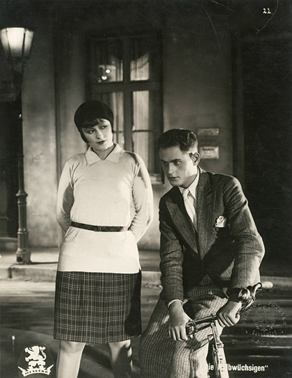 Georgia Lind (links) in "Die Halbwüchsigen" (1929), Quelle: DFF