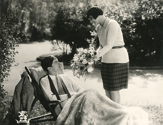Georgia Lind (rechts) in "Die Halbwüchsigen" (1929), Quelle: DFF