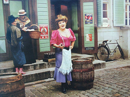 Helga Hahnemann (vorne) in "Du hast ja keine Ahnung, wie schön Du bist Berlin." (Revue-Film des DDR-Fernsehens 1981); Quelle: Klaus Winkler (Berlin), © Klaus Winkler