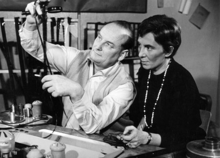 Andrew und Annelie Thorndike beim Schnitt ihres Films "Das Russische Wunder" (1963); Quelle: FMP, © DEFA-Stiftung