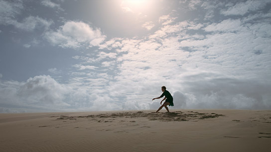 Louis Chevalier in "Die Kunst der Stille - Marcel Marceaus Geheimnis" (2021); Quelle: W-film, DFF, © W-film, Raphael Beinder, Beauvoir Films