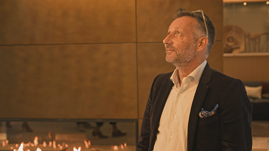 David-Ruben Thies in "Vier Sterne Plus" (2021) Quelle: Rise and Shine Cinema, DFF, © Carsten Waldbauer