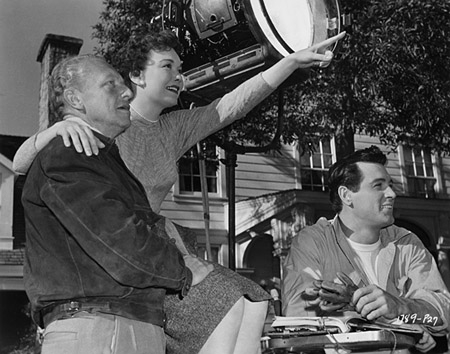 Detlef Sierck, Jane Wyman, Rock Hudson (v.l.n.r.) bei den Dreharbeiten zu "All That Heaven Allows" (US 1955); Quelle: DFF