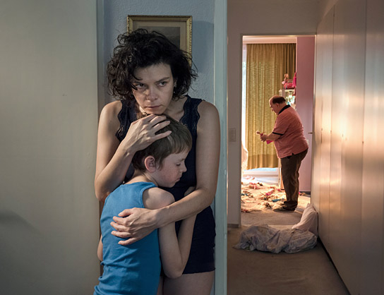 Maria Bruni, Yelizar Nazarenko (vorne v.o.n.u.), Udo Samel (hinten) in "Rivale" (2020); Quelle: Drop-Out Cinema, DFF, © Hanfgarn & Ufer Film- und TV-Produktion