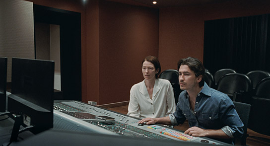 Tilda Swinton, Juan Pablo Urrego (v.l.n.r.) in "Memoria" (2021); Quelle: Port au Prince Pictures, DFF, © Kick the Machine Films, Burning, Anna Sanders Films, Match Factory Productions, ZDF/ARTE, Piano