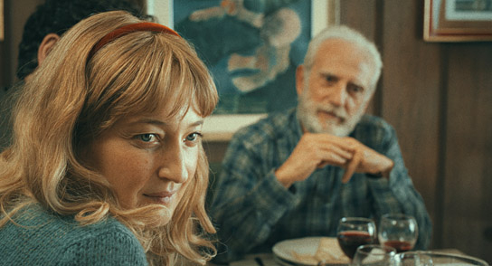 Alba Rohrwacher, Carlo Cerciello (v.l.n.r.) in "Das Pfauenparadies" (2021)