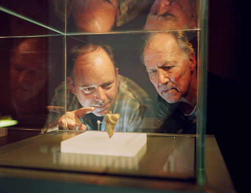 Nicholas Conard, Werner Herzog (v.l.n.r.) bei den Dreharbeiten zu "Die Höhle der vergessenen Träume" (2010)