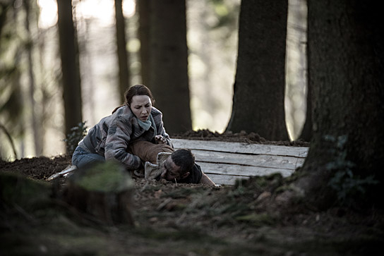 Katharina Schüttler, Denis Moschitto (v.l.n.r) in "Die Zukunft ist ein einsamer Ort" (2021)