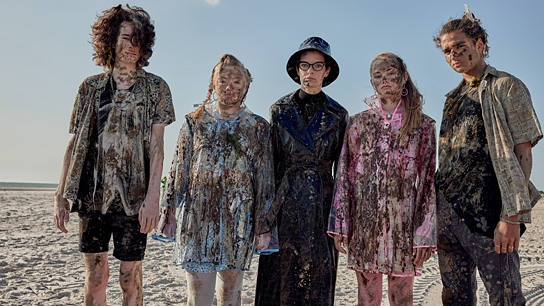 Robert Paul Eitelberg, Mina Lindenschmidt, Sarah Hostettler, Laila Ziegler, Jonas Maurice Spaeth (v.l.n.r.) in "Mein Lotta-Leben - Alles Tschaka mit Alpaka" (2022)