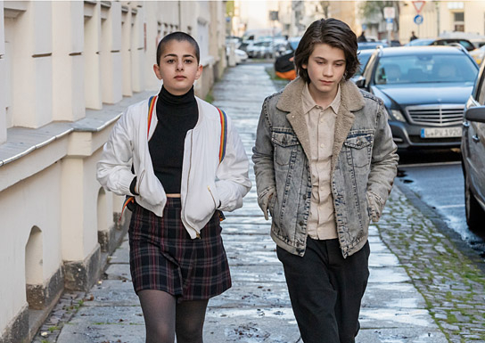 Padmé Hamdemir, Goya Rego (v.l.n.r.) in "Evolution" (2021)
