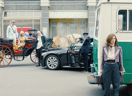 Sophie Rois (rechts) in "L'état et moi - Der Staat und ich" (2022)