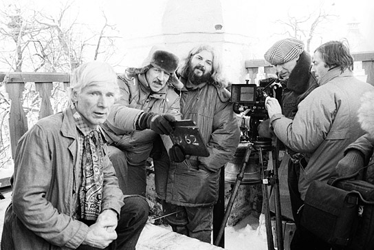 Juri Jur’ev Jurjew, Werner Herzog, Viktor Danilow, Jörg Schmidt-Reitwein, Martin Manz (v.l.n.r.) bei den Dreharbeiten zu "Glocken aus der Tiefe. Glaube und Aberglaube in Rußland" (1993)