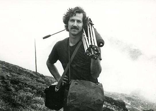 Werner Herzog bei den Dreharbeiten zu "La Soufrière" (1976)