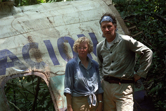 Juliane Köpcke, Werner Herzog (v.l.n.r.) bei den Dreharbeiten zu "Julianes Sturz in den Dschungel" (1999)