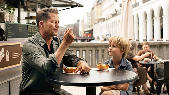 Til Schweiger, Levi Wolter (v.l.n.r.) in "Lieber Kurt" (2022)