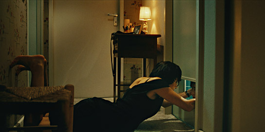 Ioana Teodora Iacob, Pola Geiger (v.l.n.r.) in "Wir könnten genauso gut tot sein" (2021)
