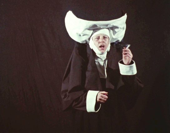 Marianne Menze in "Der Hut. Im Lichte neuester Forschung" (1983)