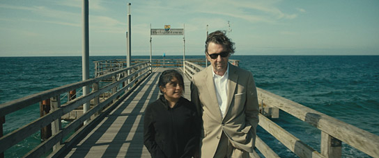 Ana Suter, Martin Suter (v.l.n.r.) in Heiligendamm in "Alles über Martin Suter. Außer die Wahrheit." (2022)