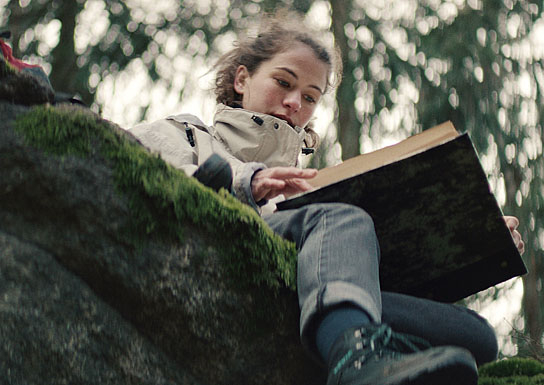 Henriette Confurius in "Schweigend steht der Wald" (2022)