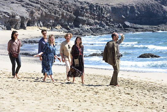 Janina Uhse, Florian David Fitz, Caroline Peters, Justus von Dohnányi, Iris Berben, Christoph Maria Herbst (v.l.n.r.) in "Der Nachname" (2021)