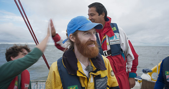Steffen Krones (Mitte) in "The North Drift - Plastik in Strömen" (2021)