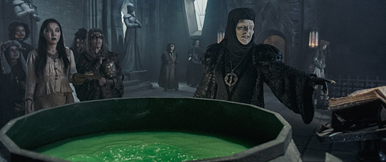 Charlotte Schwab (rechts) in "Hui Buh und das Hexenschloss" (2022)