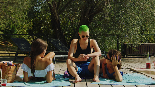 Lucille Guillaume, Elsi Sloan, Carmen Kassovitz (v.l.n.r.) in "Heartbeast" (2022)