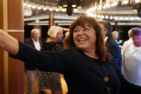 Gundi Ellert in "Die goldenen Jahre" (2022)