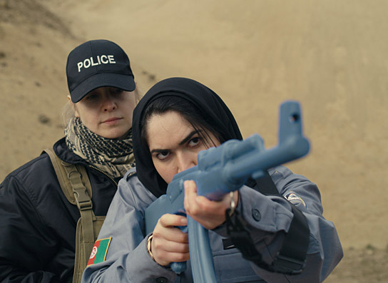 Valery Tscheplanowa, Bejza Coskun (v.l.n.r.) in "Echo" (2022)
