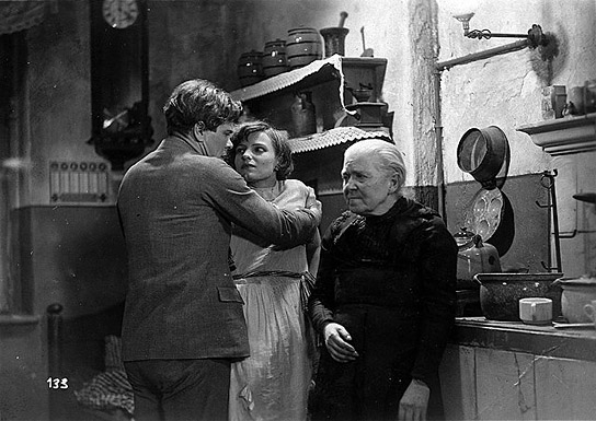 Friedrich Gnaß, Ilse Trautschold, Alexandra Schmitt (v.l.n.r.) in "Mutter Krausens Fahrt ins Glück" (1929)