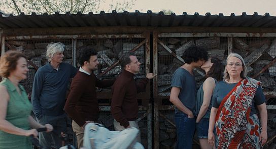 Judith van der Werff, Jörg Kleinau, Jon Schnäcker, Peter Miklusz, Thomas Fränzel, Elisa Plüss, Wenka von Mikulicz (v.l.n.r.) in "Ich Ich Ich" (2021)