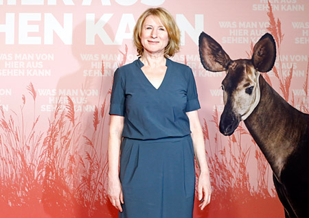 Corinna Harfouch bei der Weltpremiere von "Was man von hier aus sehen kann" am 12. Dezember 2022 in der ASTOR Film Lounge im ARRI, München