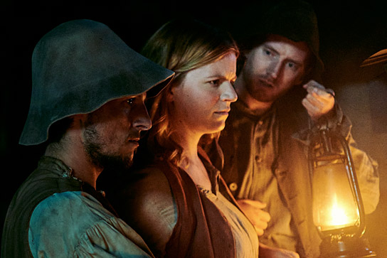 Eva Maria Sommersberg (Mitte) in "Die Spökenkiekerin und das Fräulein" (2022)