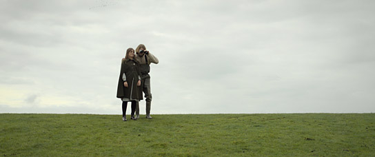 Eline Schellekens, Milan Weitenberg (v.l.n.r.) in "Moddergat" (2022)