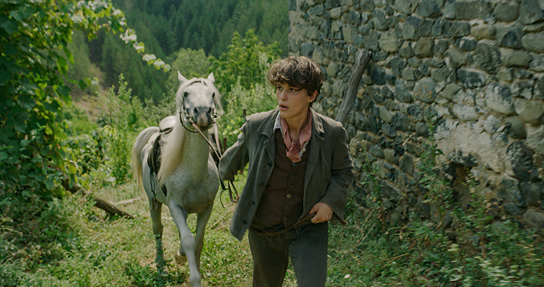 Rina Krasniqi in "Luanas Schwur" (2021)