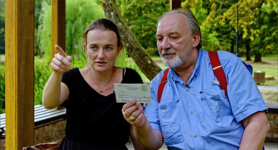 Kyra Steckeweh, Tim van Beveren (v.l.n.r.) in "DORA - Flucht in die Musik" (2022)