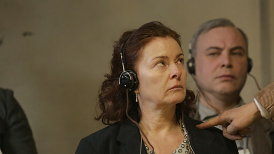 Lina Wendel (vorne) in "Der Zeuge" (2022)