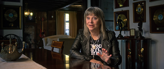Suzi Quatro in "Rock Chicks - I am not female to you" (2023)