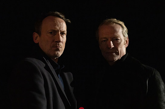 Wotan Wilke Möhring, Iain Glen (v.l.n.r.) in "Gletschergrab" (2023)