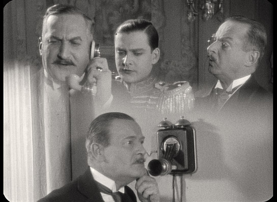 Screenshot mit Harry Halm (oben Mitte) aus "Moral" (1927)