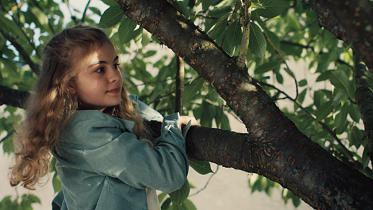 Leni Deschner in "Himbeeren mit Senf" (2021)