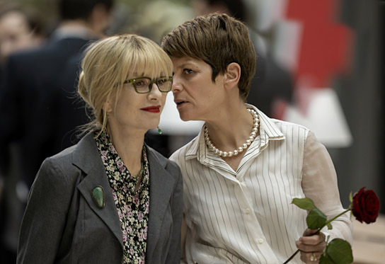 Isabelle Huppert, Marina Foïs (v.l.n.r.) in "Die Gewerkschafterin" (2022)