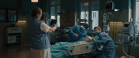 Gleb Kuchuk (liegend) in "Victim" (2022)